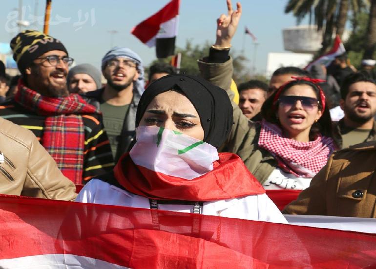 إصرار في مواجهة السلطة والعوائل.. طالبات العراق في الاحتجاجات