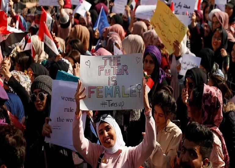 يوميات ساحة التحرير..نسوة العراق في مسيرة بنفسجية لدعم الثورة