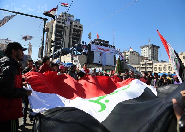 يوميات ساحة التحرير..المتظاهرون يرفعون علم الأمم المتحدة على جبل أحد