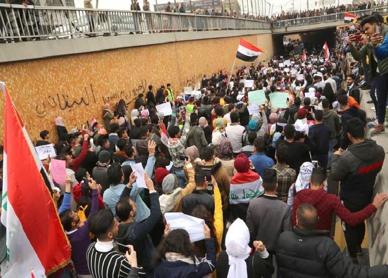 حشود الطلاب والطالبات تنتشر في ساحات 5 محافظات وتنعش الاحتجاج