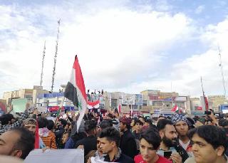 رفض وصاية الأحزاب والتيارات في أهازيج وهتافات التظاهرات