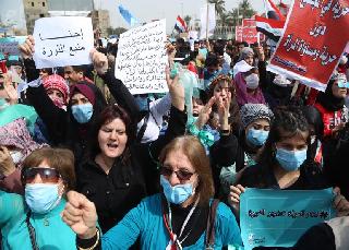 المرأة أيقونة الاحتجاجات في العراق